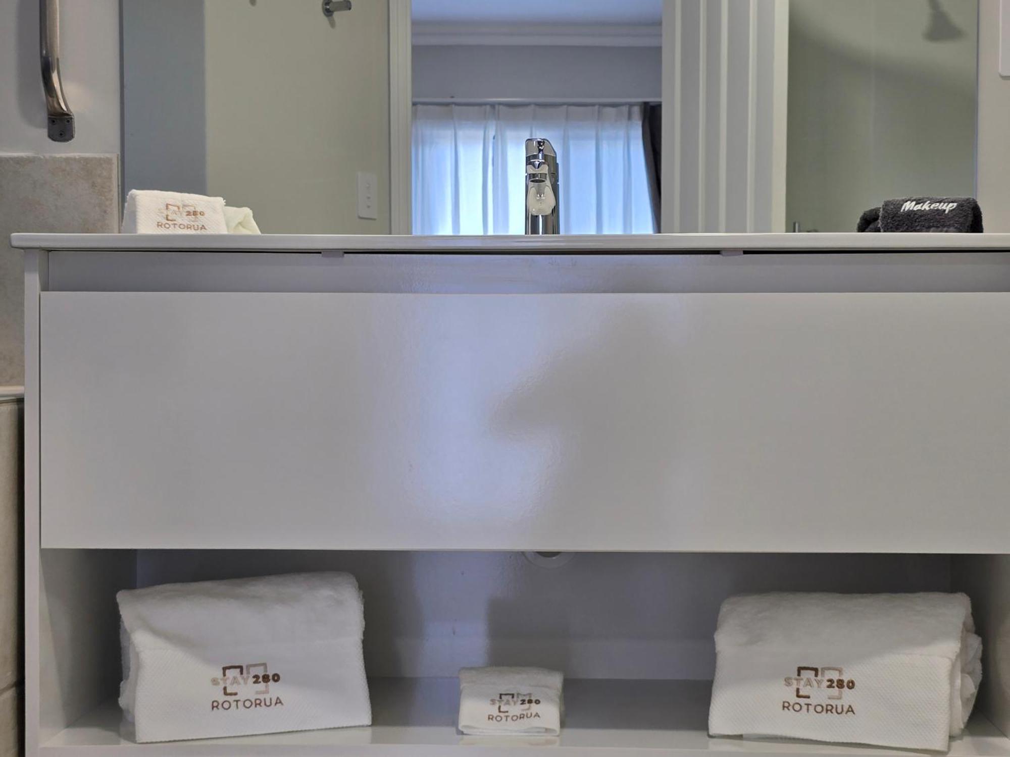 Stay 284 Rotorua - Refurbished Modern Accommodation Ngoại thất bức ảnh