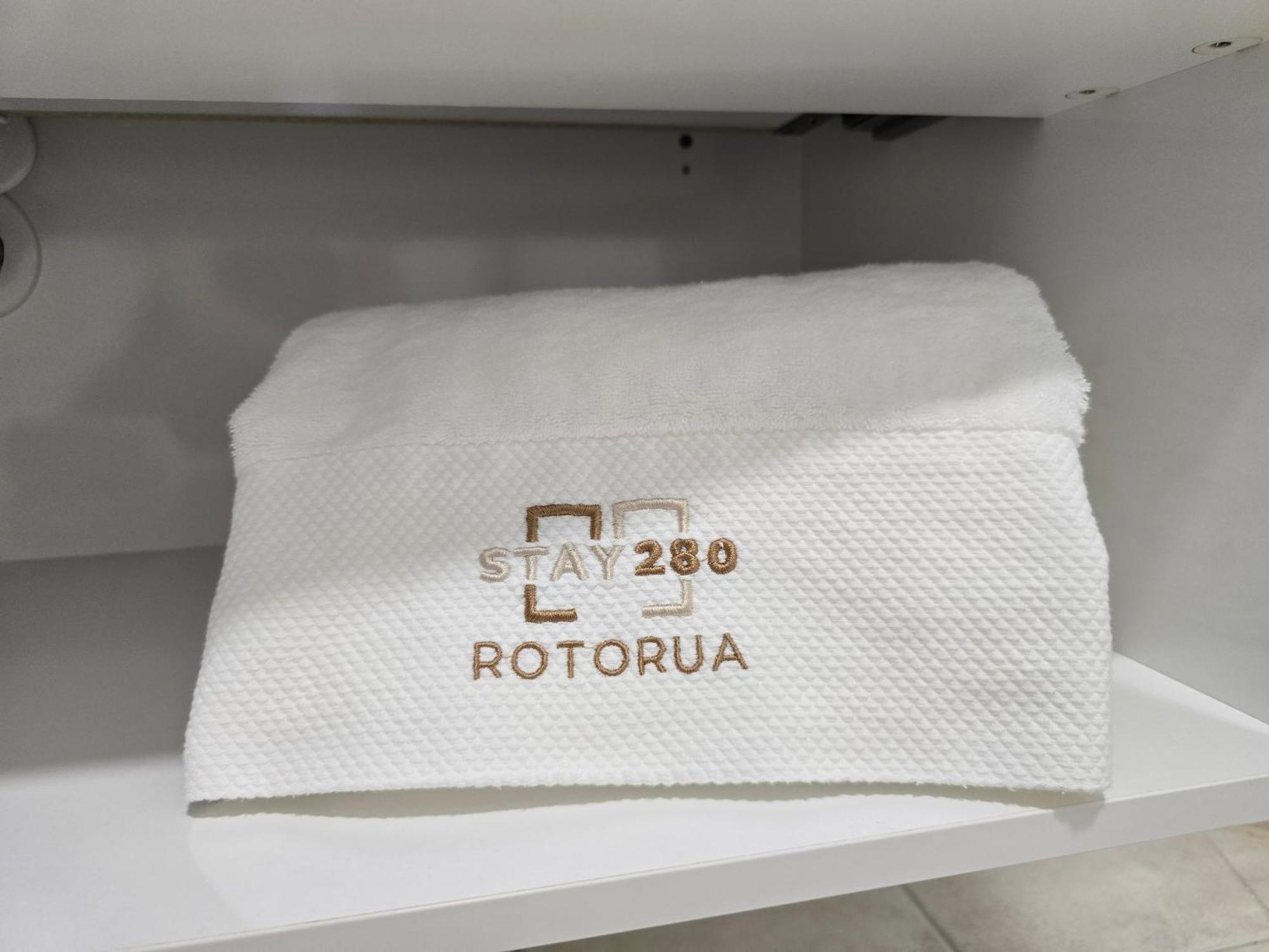 Stay 284 Rotorua - Refurbished Modern Accommodation Ngoại thất bức ảnh