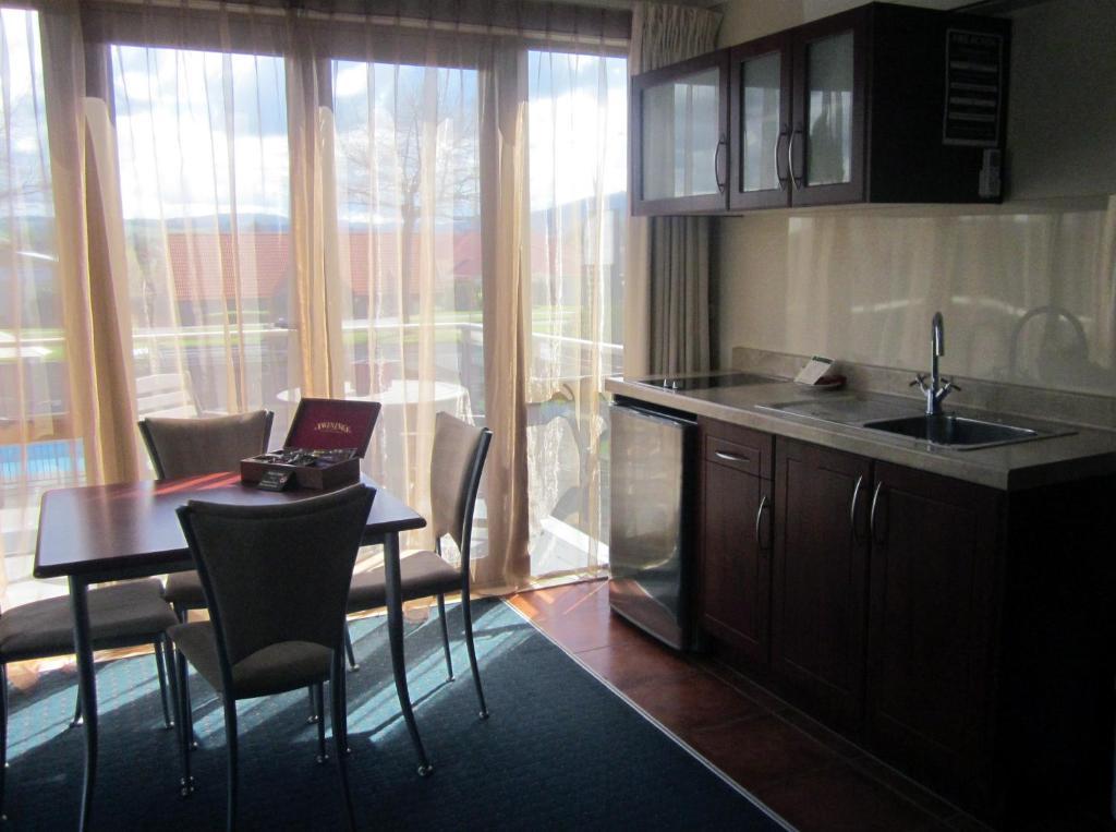 Stay 284 Rotorua - Refurbished Modern Accommodation Ngoại thất bức ảnh